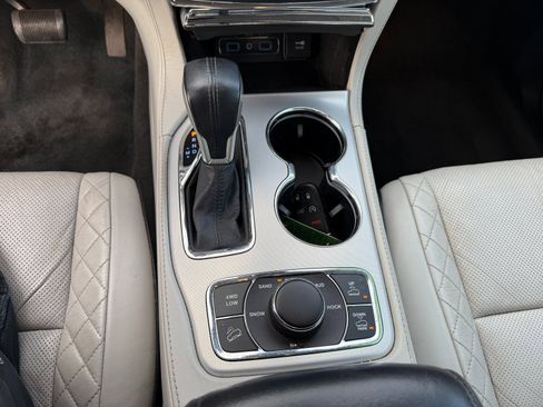 Used 2019 Jeep Grand Cherokee Summit image 14