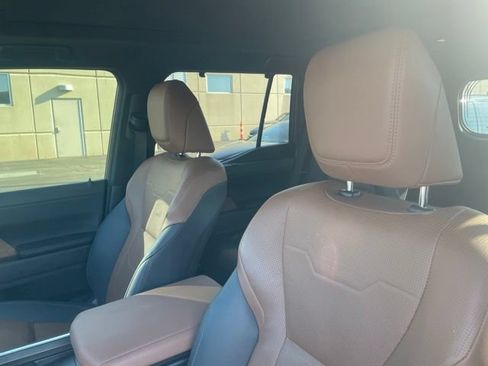 Used 2024 Lexus GX 550 w/ Accessory Package (Z1) AWD/4WD image 5