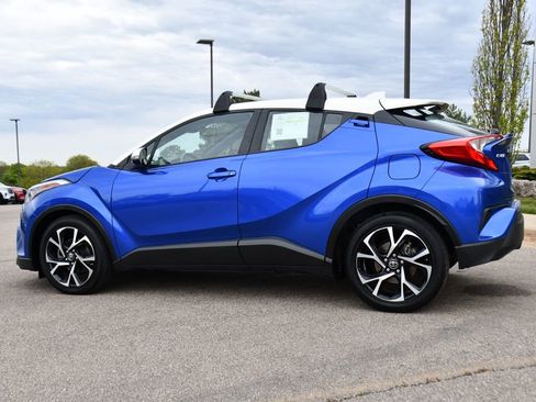 Used 2019 Toyota C-HR XLE FWD image 3