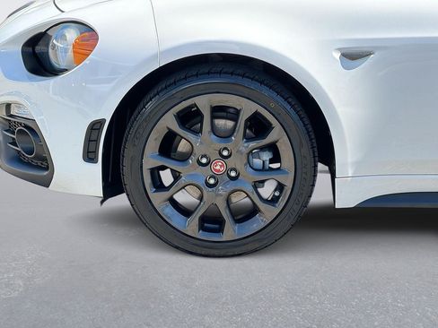 Used 2019 FIAT 124 Spider Abarth RWD image 29