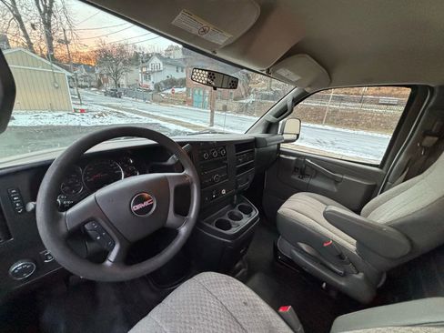 Used 2017 GMC Savana 2500 Van 3D image 17