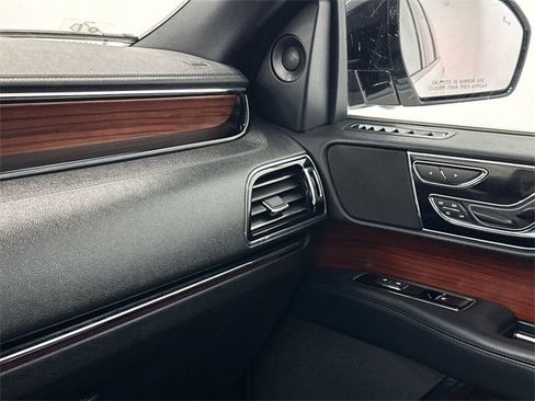Used 2022 Lincoln Navigator Reserve image 37