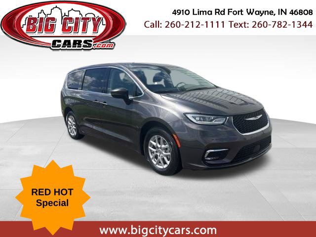 Used 2023 Chrysler Pacifica Touring-L FWD image 1