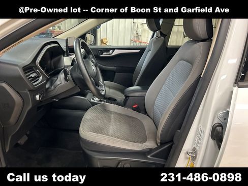 Used 2020 Ford Escape SE image 14