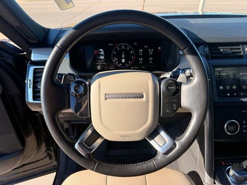 Used 2020 Land Rover Discovery Landmark image 12