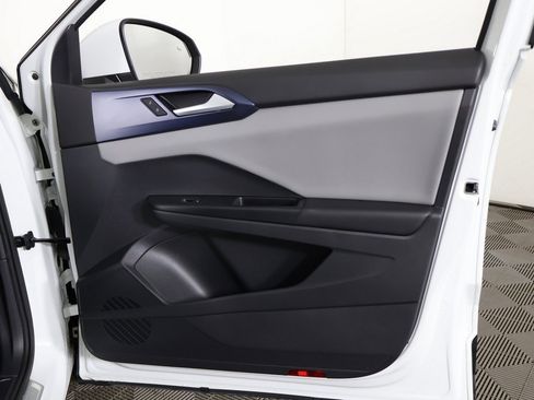 Used 2023 Volkswagen Taos SE w/ Panoramic Sunroof Package image 26