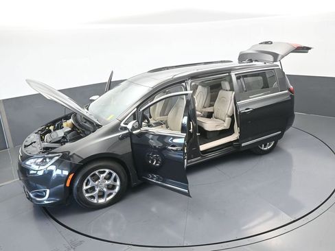 Used 2019 Chrysler Pacifica Limited image 68