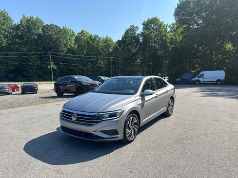Used 2021 Volkswagen Jetta SEL FWD image 2