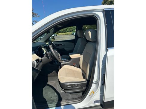 Used 2022 Chevrolet Traverse LS image 8