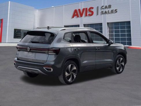 Used 2025 Volkswagen Taos SE AWD/4WD image 6