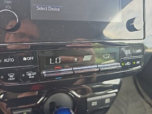 Used 2019 Toyota Prius LE FWD image 17