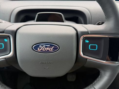 Used 2025 Ford Expedition Active AWD/4WD image 17