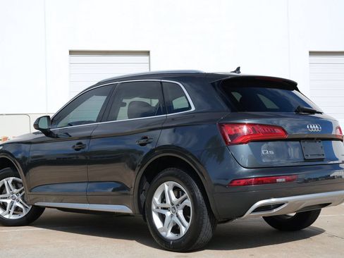 Used 2019 Audi Q5 2.0T Premium w/ Convenience Package AWD/4WD image 4