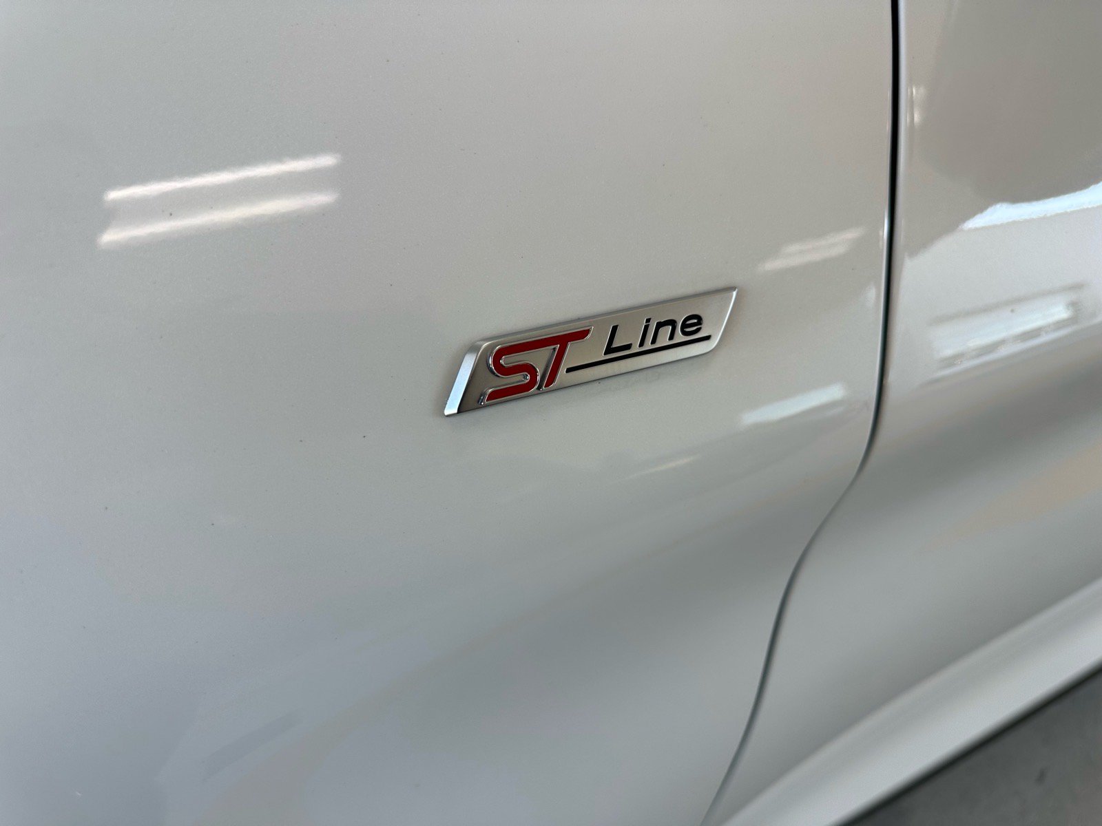 Certified 2025 Ford Explorer ST-Line w/ Premium Package AWD/4WD image 5