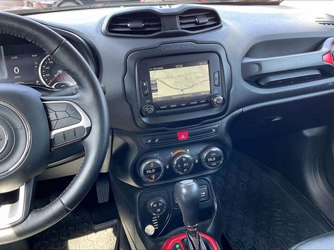 Used 2016 Jeep Renegade Trailhawk w/ Premium Trailhawk Package AWD/4WD image 6