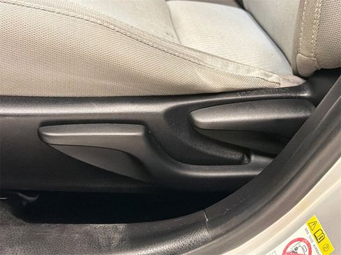 Used 2018 Toyota Corolla LE image 18