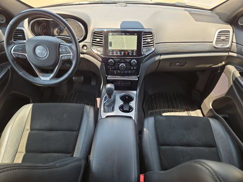 Used 2019 Jeep Grand Cherokee Altitude AWD/4WD image 18