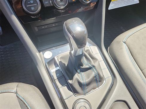 New 2024 Volkswagen Taos SE image 10