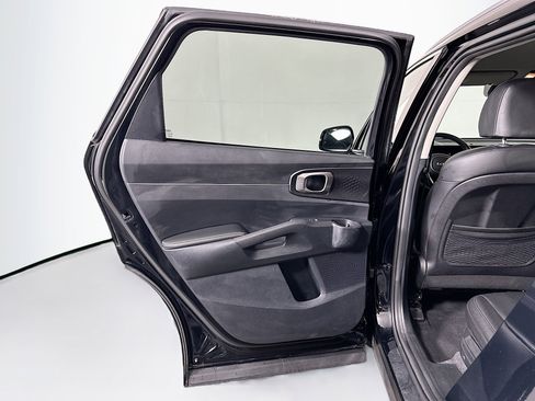 Used 2024 Kia Sorento S image 27