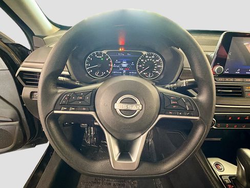 Used 2023 Nissan Altima 2.5 SV FWD image 17