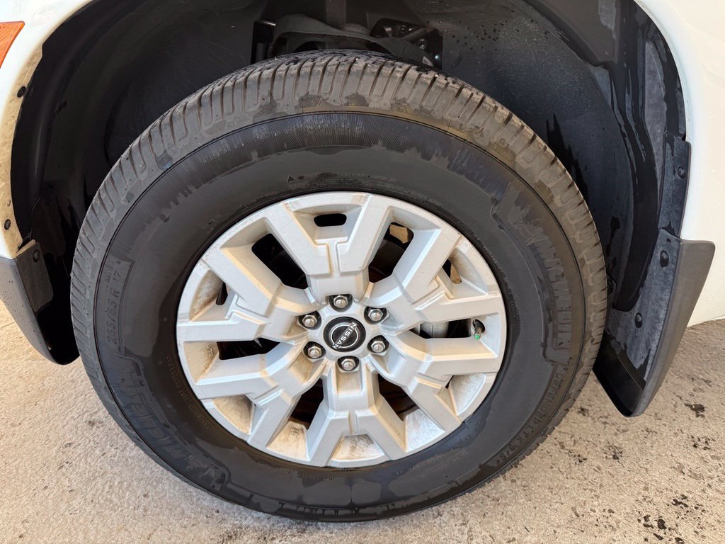 Used 2022 Nissan Frontier SV w/ Technology Package RWD image 11