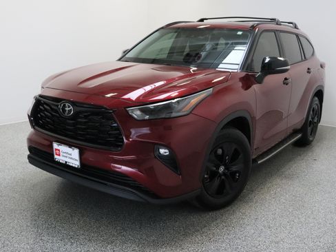 Certified 2025 Toyota Highlander XLE AWD/4WD image 2