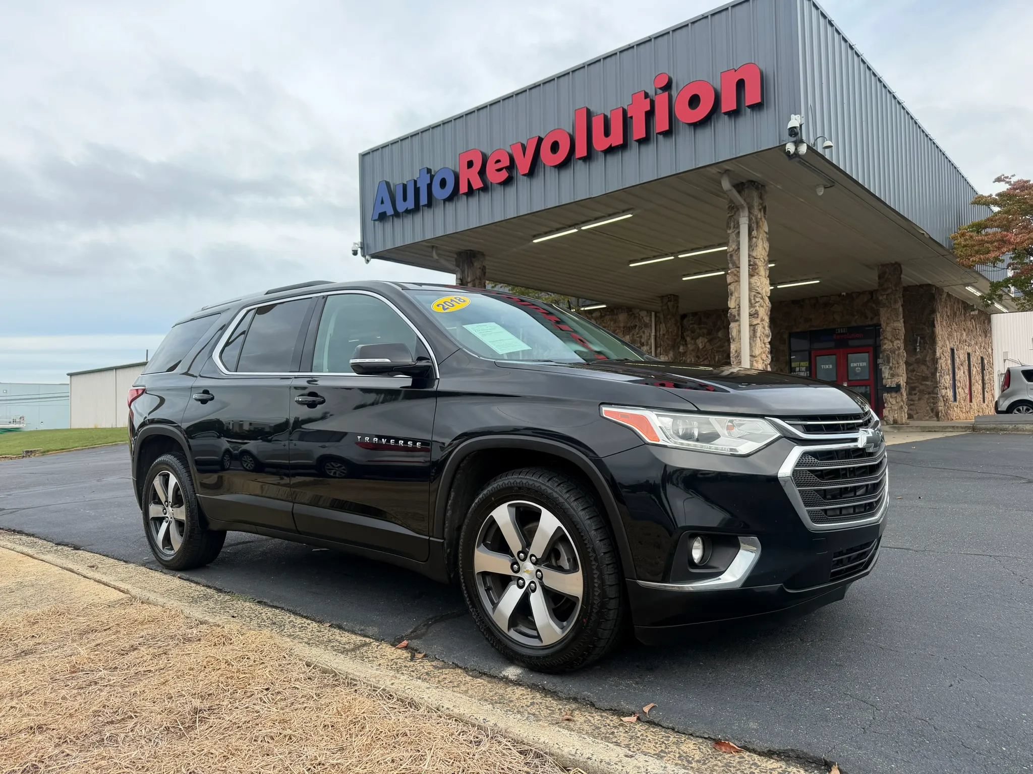 Used 2018 Chevrolet Traverse LT w/ LPO, Floor Liner Package FWD image 1