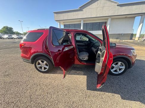 Used 2019 Ford Explorer XLT w/ Equipment Group 201A FWD image 16