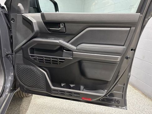 Certified 2025 Toyota Tacoma SR5 image 18