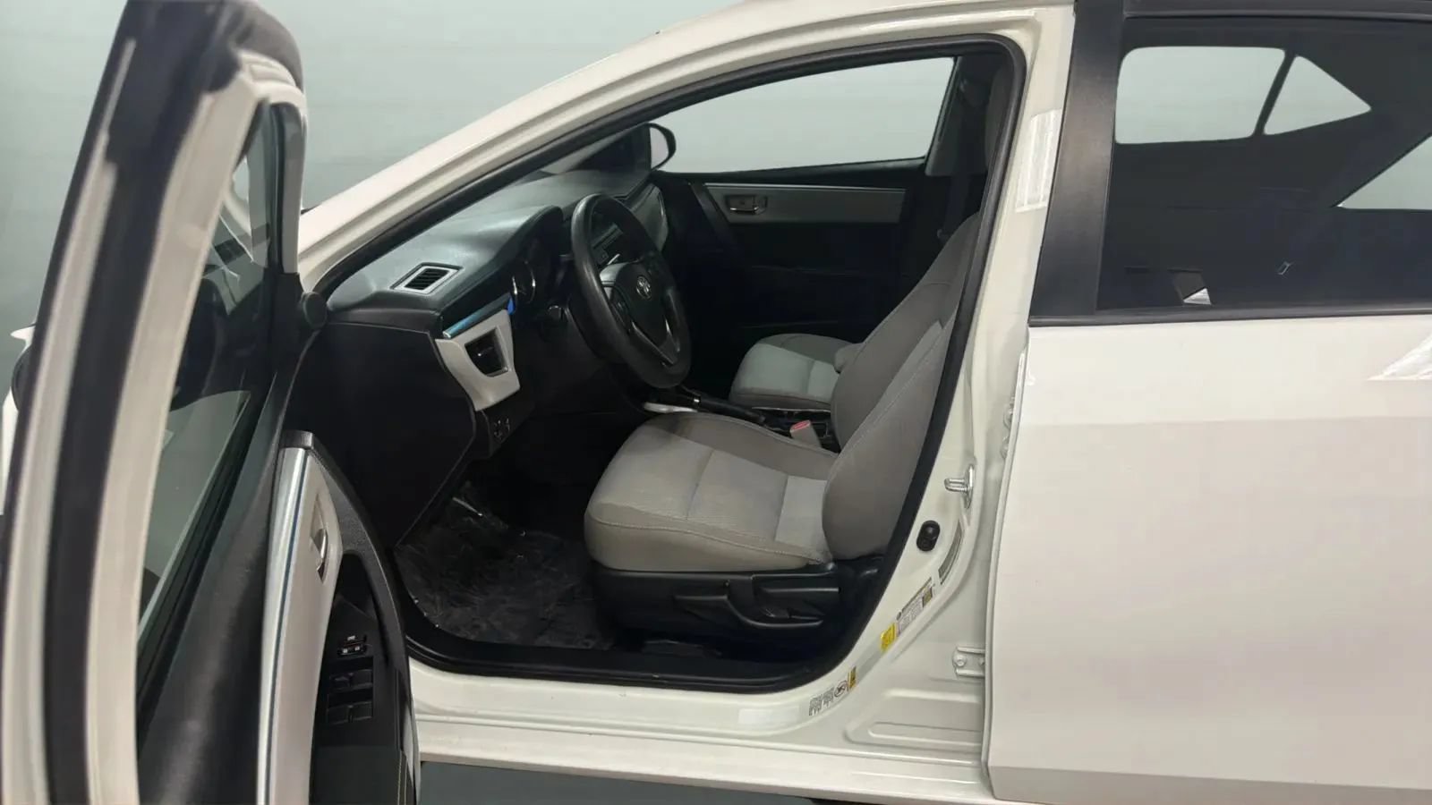 Used 2016 Toyota Corolla LE FWD image 20