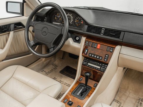 Used 1995 Mercedes-Benz E 320 Convertible image 29