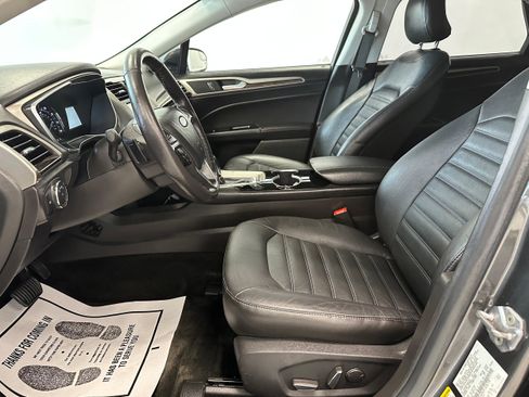 Used 2016 Ford Fusion SE w/ Equipment Group 202A FWD image 11