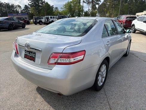 Used 2011 Toyota Camry XLE w/ XLE Extra-Value Pkg #2 image 6