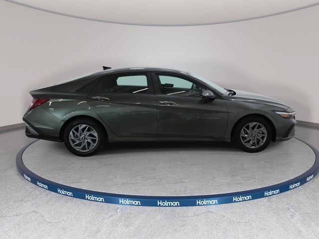 Used 2024 Hyundai Elantra SEL FWD image 5