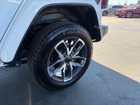 Used 2024 Jeep Wrangler Unlimited AWD/4WD image 17