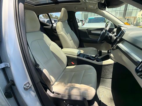 Used 2021 Volvo XC40 T5 Momentum w/ Premium Package AWD/4WD image 20