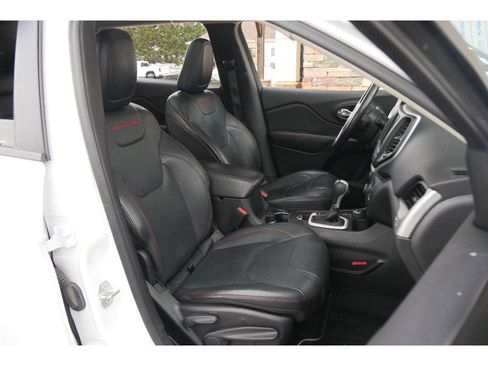 Used 2015 Jeep Cherokee Trailhawk w/ Comfort/Convenience Group image 15