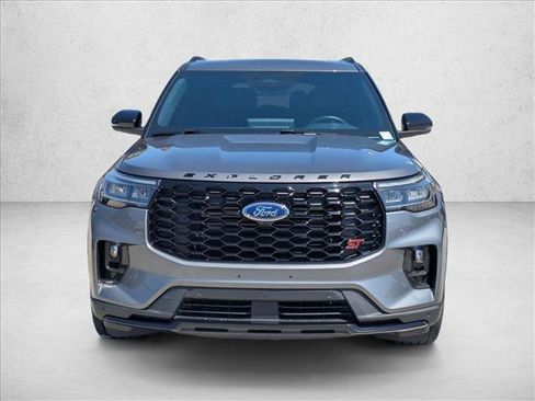 Used 2025 Ford Explorer ST AWD/4WD image 2