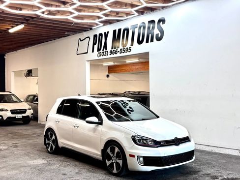 Used 2011 Volkswagen Golf 4-Door FWD image 1