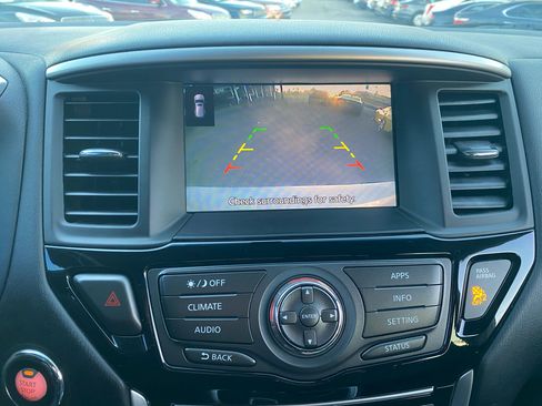 Used 2018 Nissan Pathfinder SV image 22