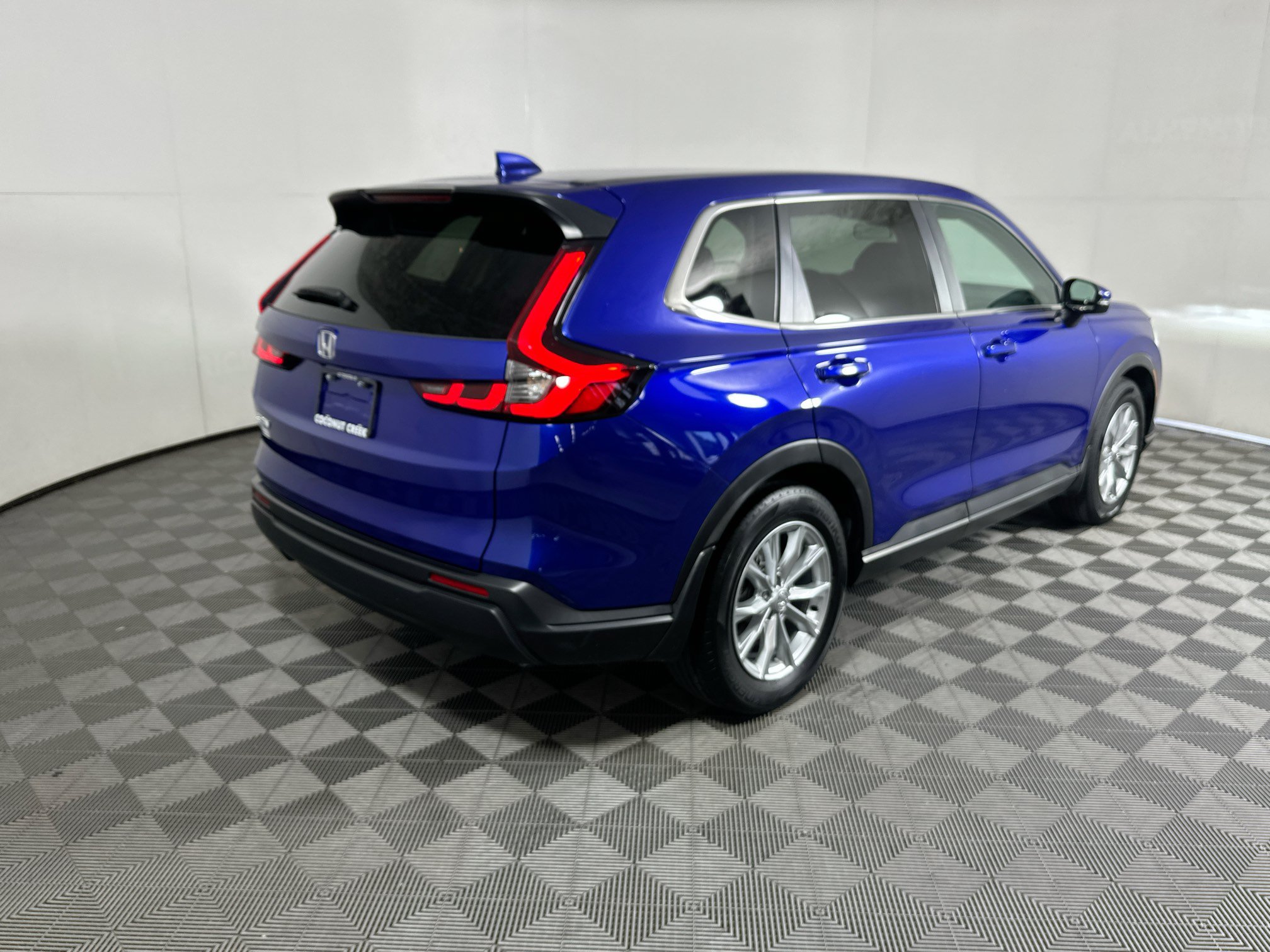 Used 2024 Honda CR-V EX image 3