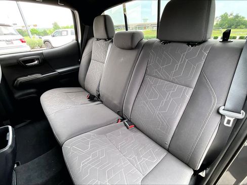 Used 2017 Toyota Tacoma TRD Off-Road w/ Tow Package RWD image 21