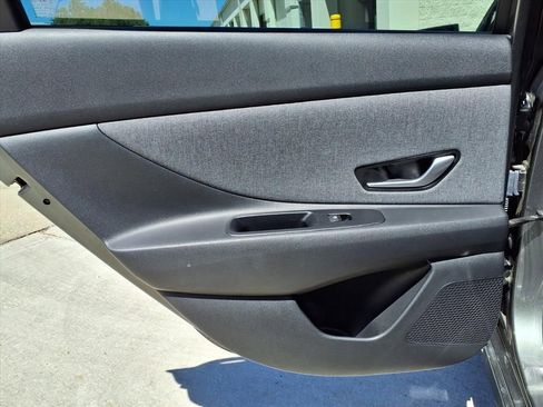 Used 2025 Hyundai Elantra Limited FWD image 16
