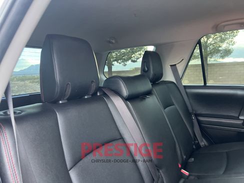 Used 2020 Toyota 4Runner TRD Off-Road Premium AWD/4WD image 21