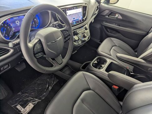 New 2026 Chrysler Pacifica Select w/ S Appearance Package image 9