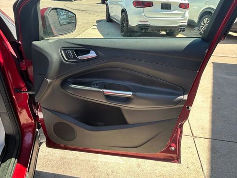 Used 2017 Ford Escape SE w/ SE Cold Weather Package FWD image 16