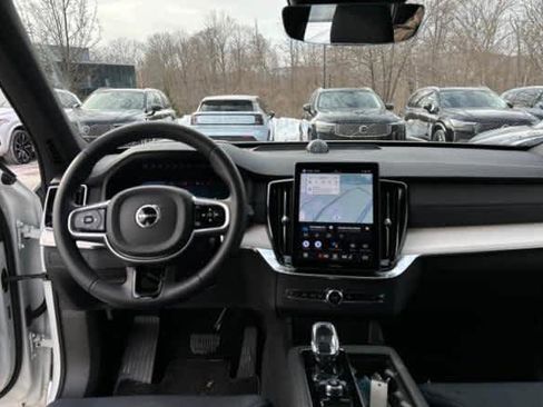 Used 2025 Volvo XC90 T8 Ultra image 3