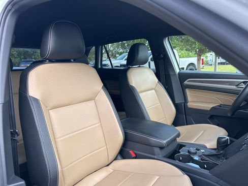 Used 2022 Volkswagen Atlas Cross Sport SE image 45