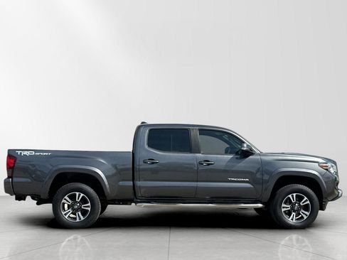Used 2019 Toyota Tacoma TRD Sport w/ Technology Package image 2