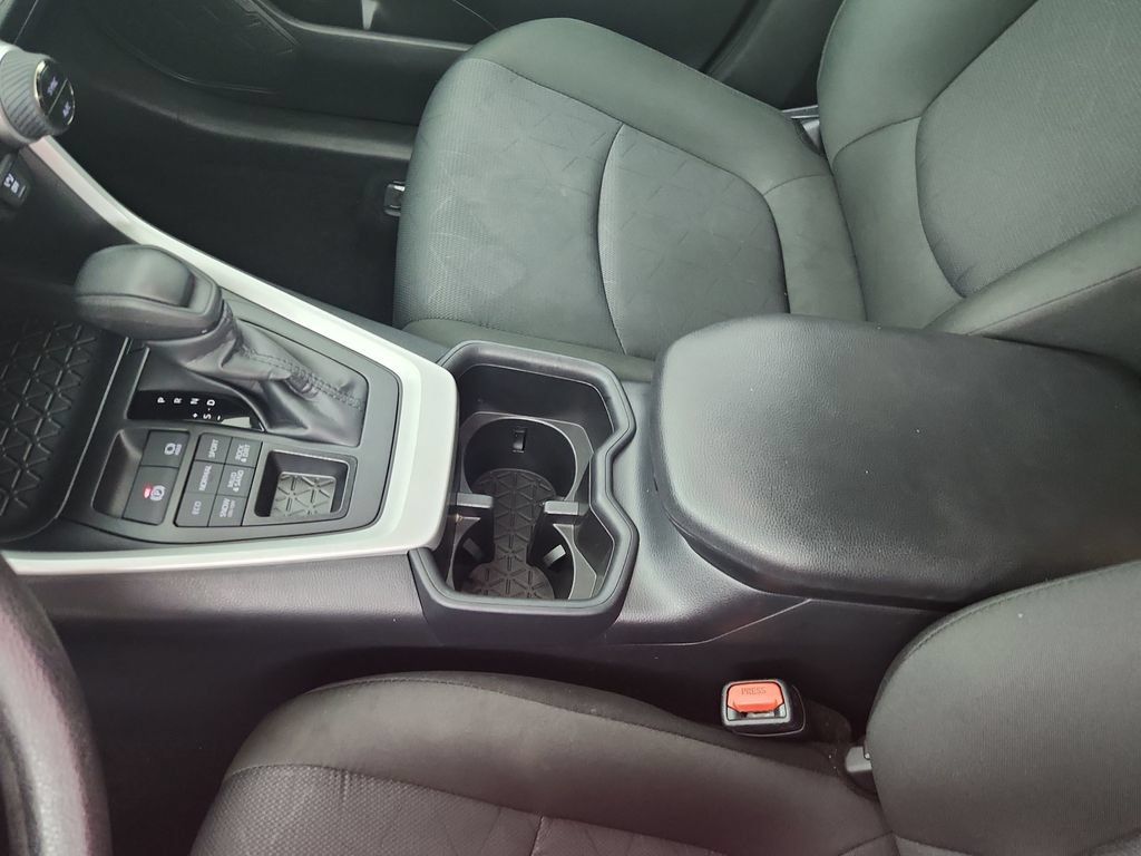 Used 2025 Toyota RAV4 XLE AWD/4WD image 31